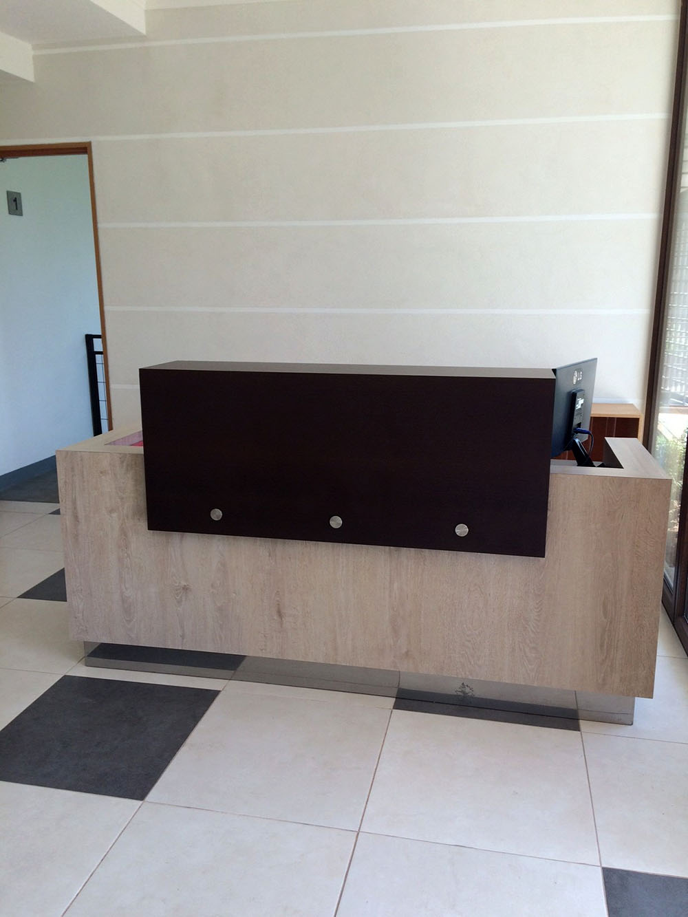 MUEBLE RECEPCION LOS LEONES 2580